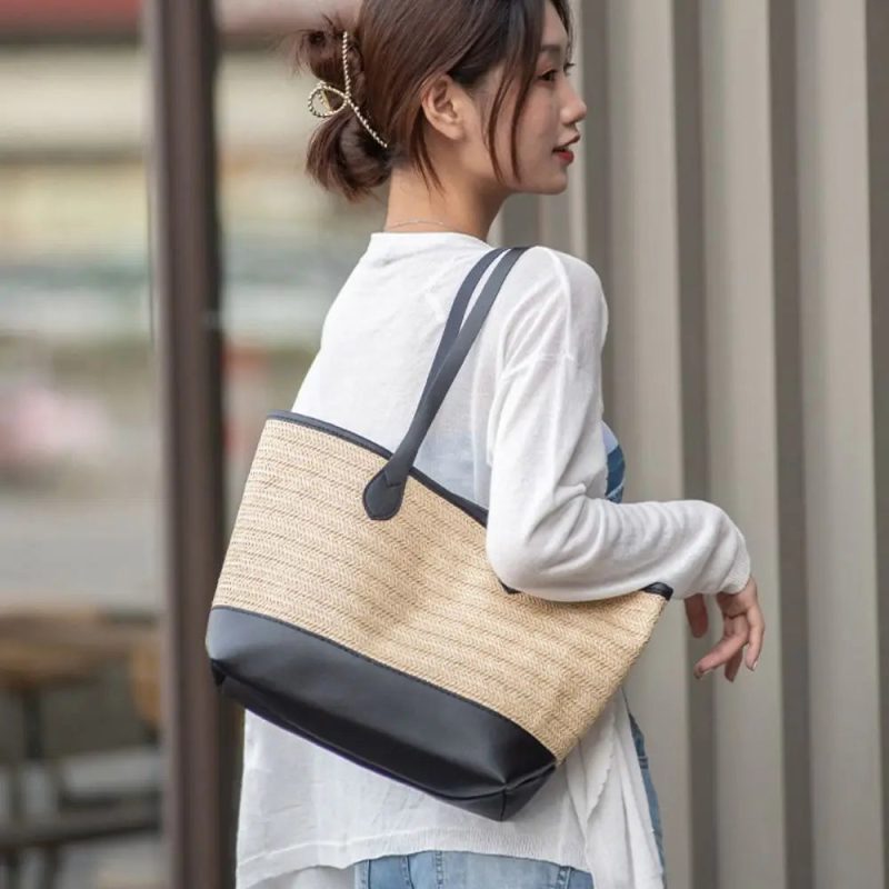 Borsa in rafia intrecciata