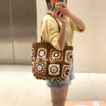 Borse fatte all’uncinetto a mattonelle