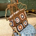 Borse fatte all’uncinetto a mattonelle